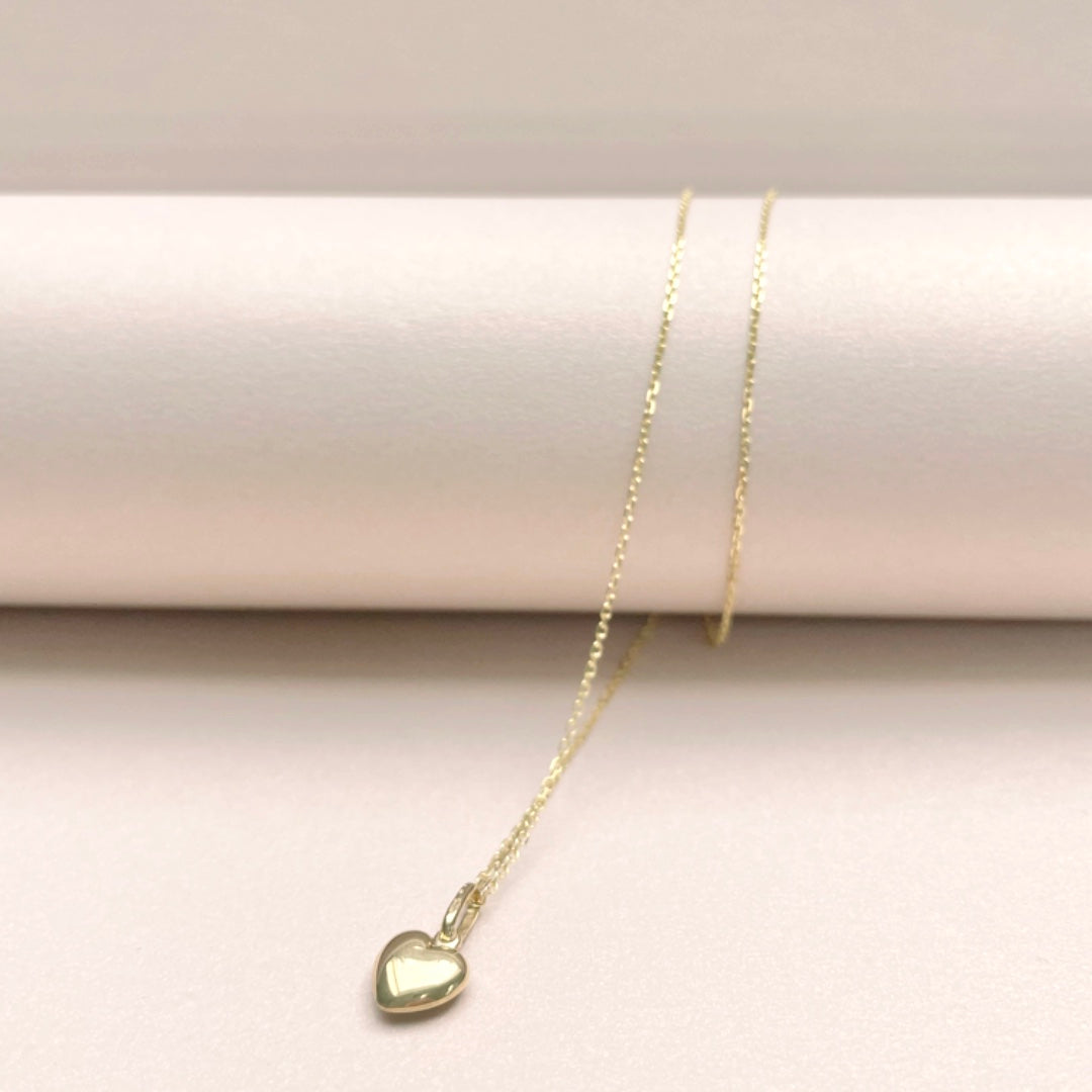 Plain gold 2025 heart necklace