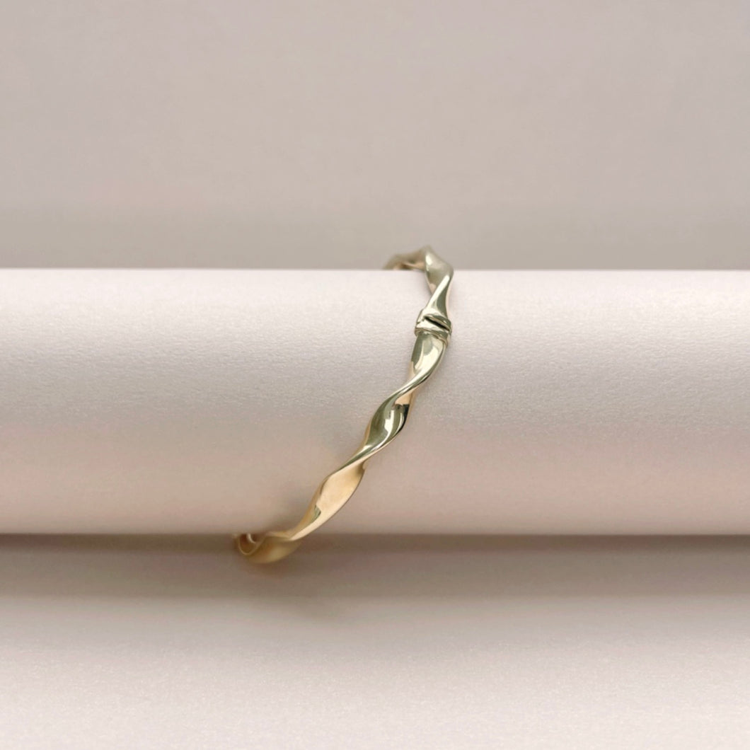 14k Gold Wave Bangle